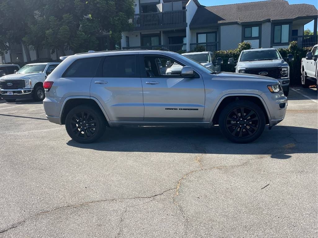 2018 Jeep Grand Cherokee Altitude photo 4
