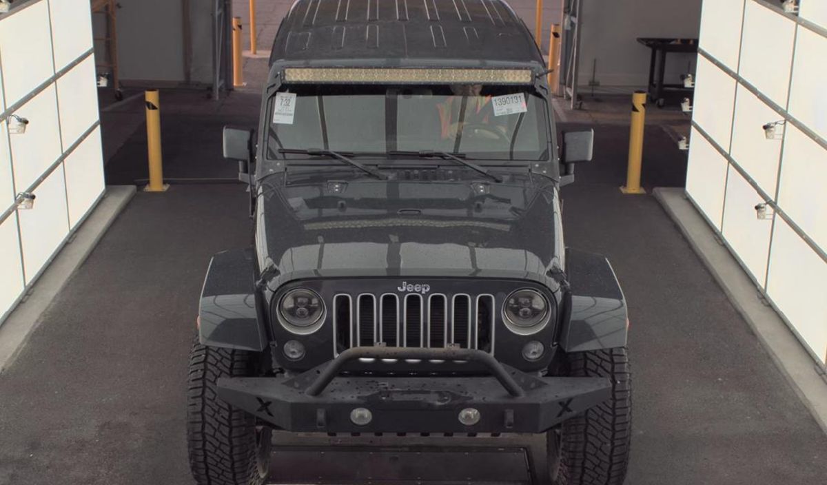 2016 Jeep Wrangler Unlimited Sahara photo 2
