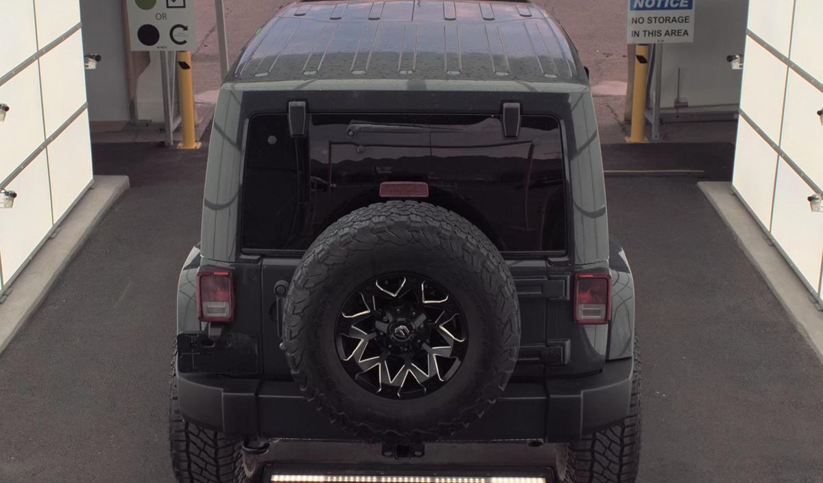 2016 Jeep Wrangler Unlimited Sahara photo 6