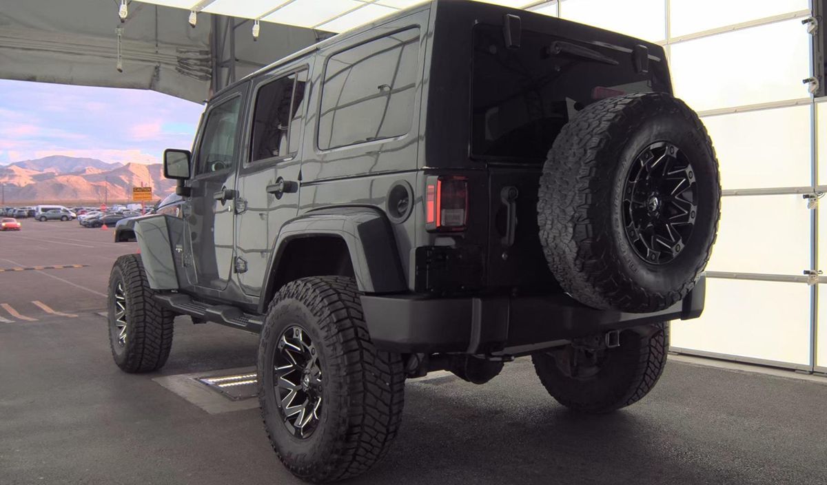 2016 Jeep Wrangler Unlimited Sahara photo 8
