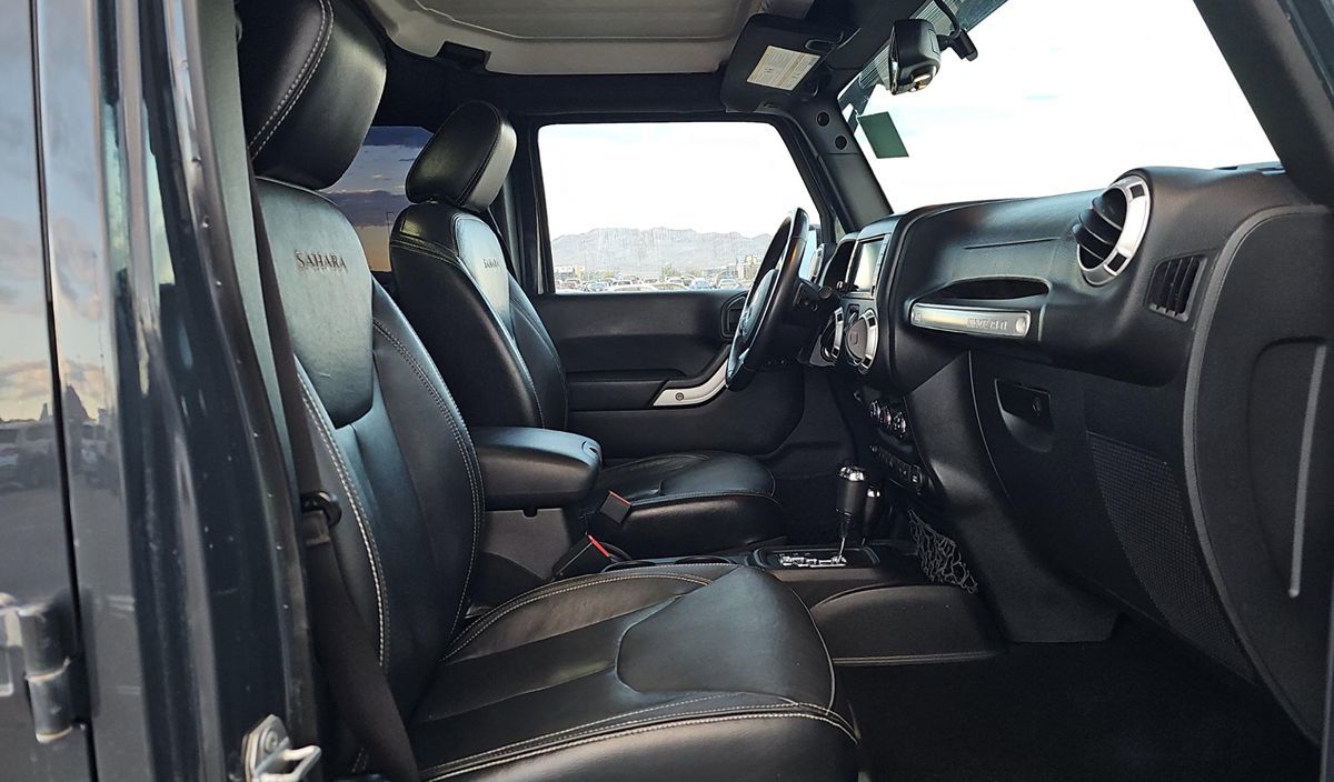 2016 Jeep Wrangler Unlimited Sahara photo 10
