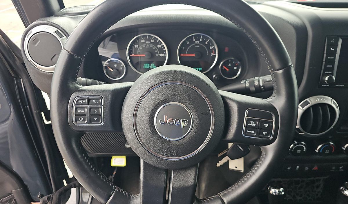 2016 Jeep Wrangler Unlimited Sahara photo 12