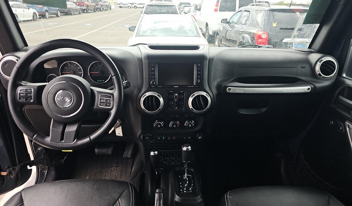 2016 Jeep Wrangler Unlimited Sahara photo 13