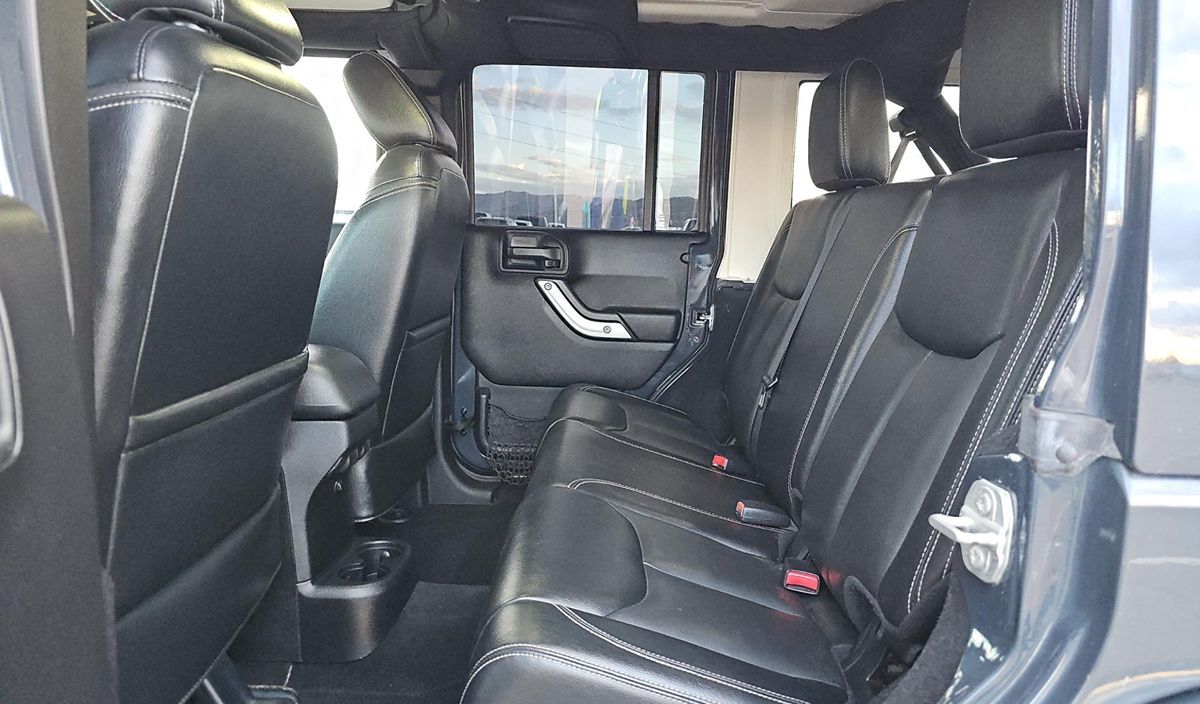 2016 Jeep Wrangler Unlimited Sahara photo 14