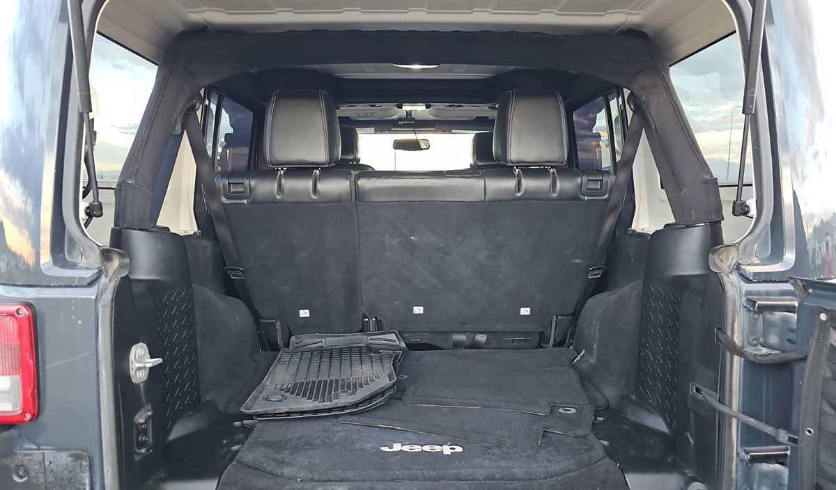 2016 Jeep Wrangler Unlimited Sahara photo 15
