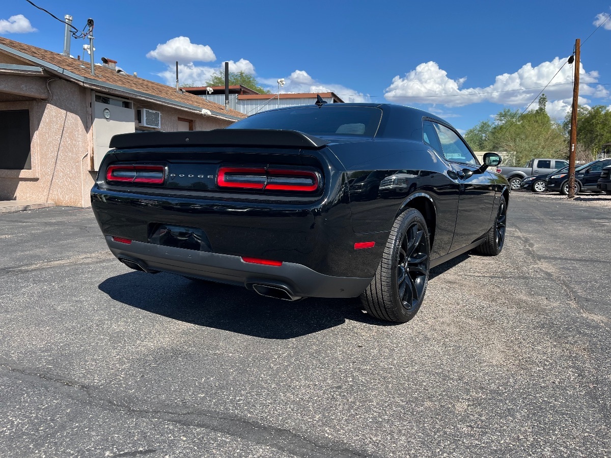 2017 Dodge Challenger R/T photo 4