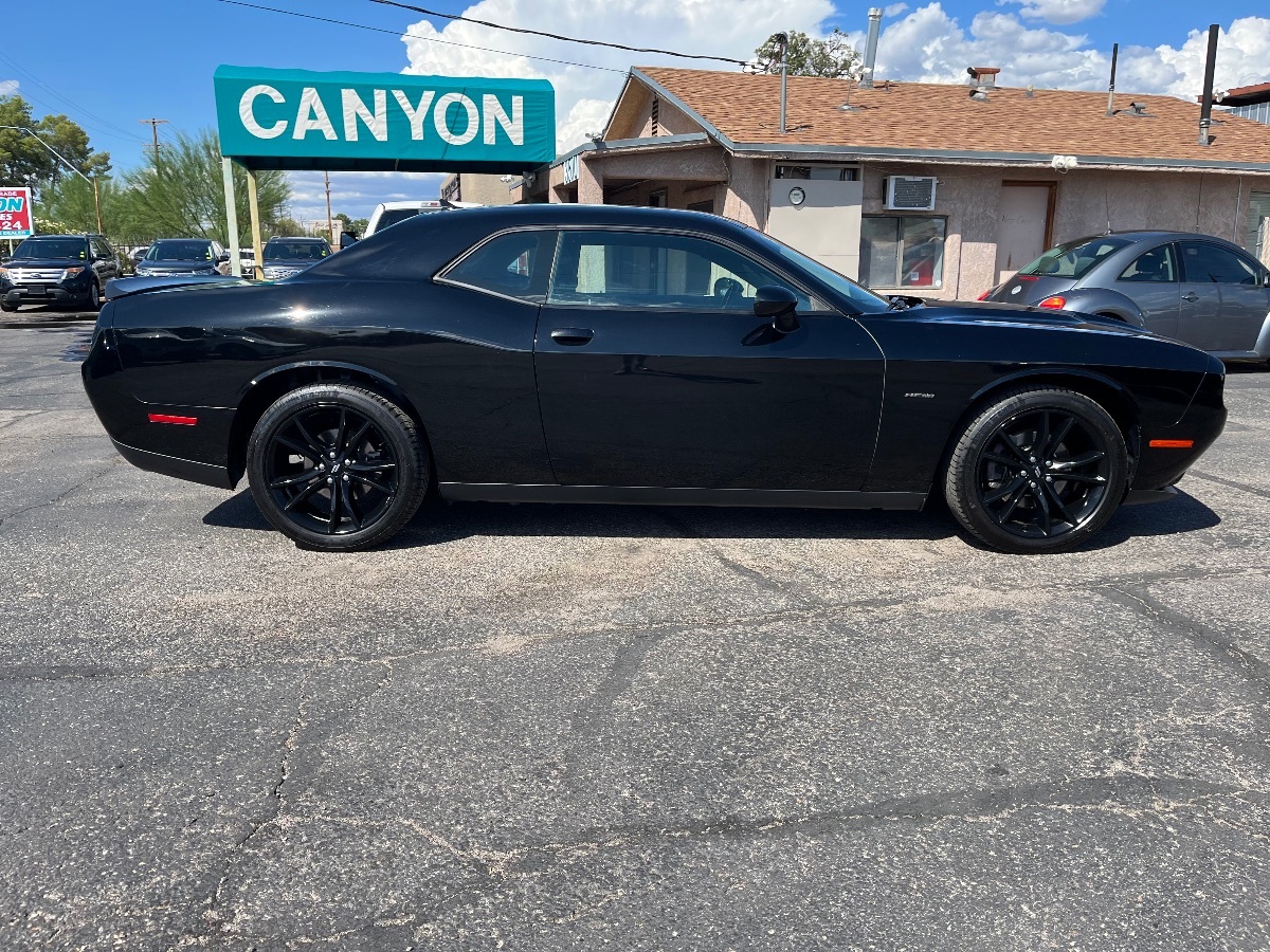 2017 Dodge Challenger R/T photo 2