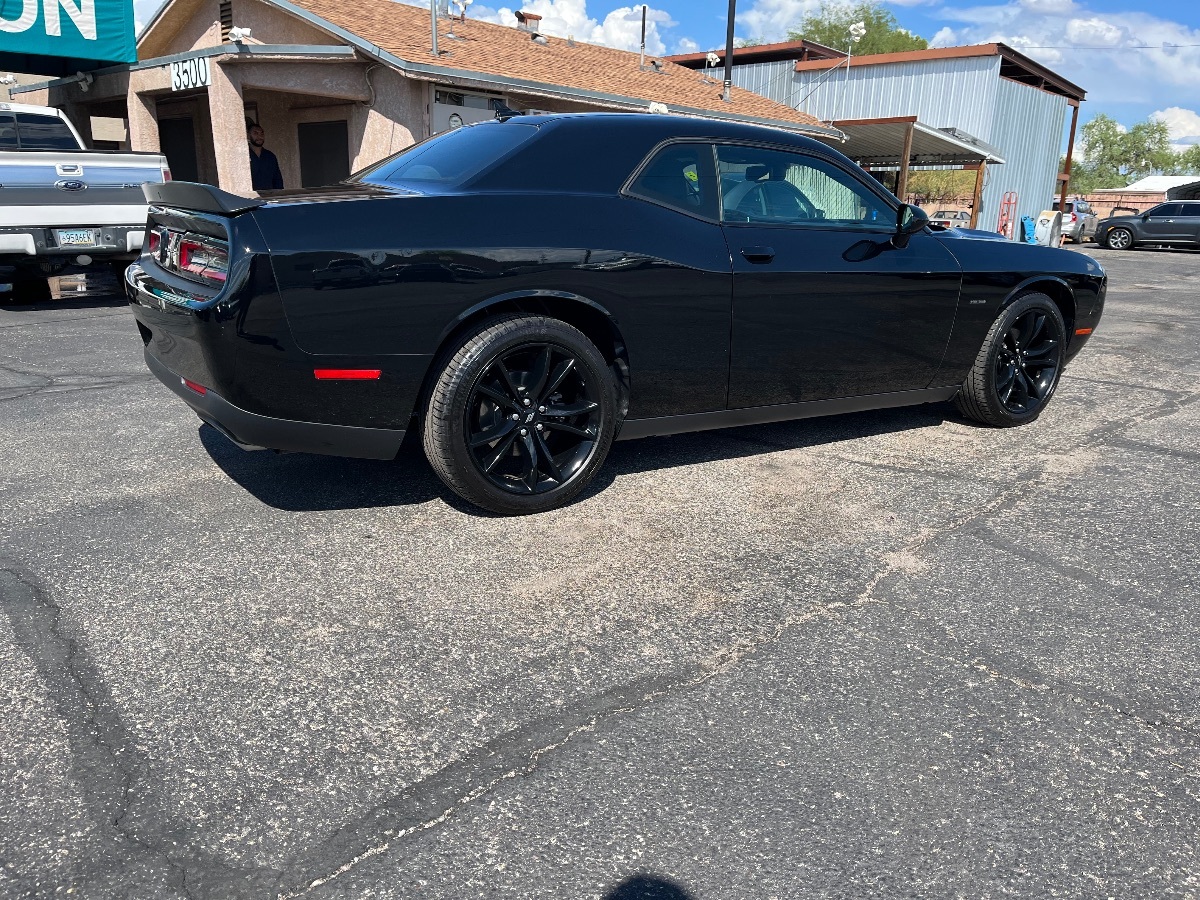 2017 Dodge Challenger R/T photo 3