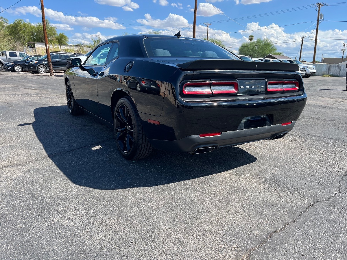 2017 Dodge Challenger R/T photo 6