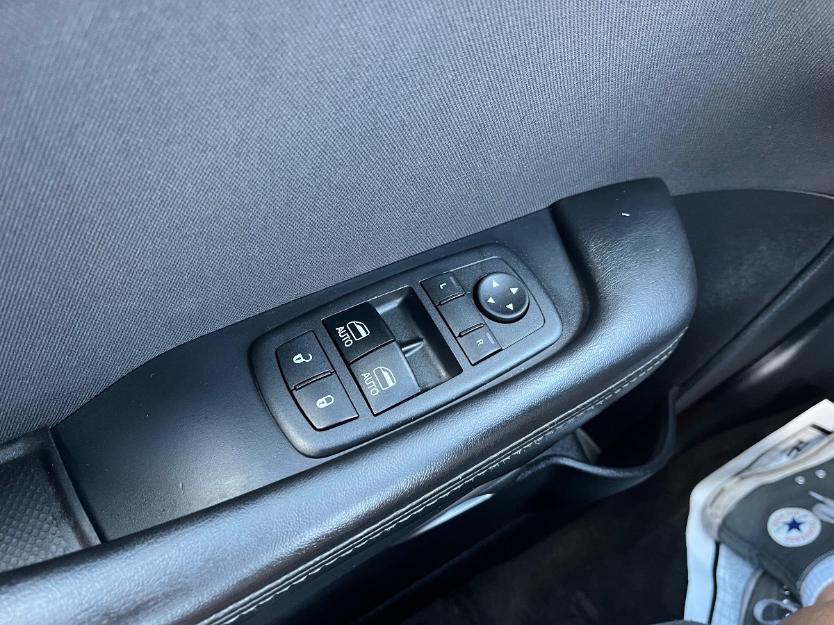 2017 Dodge Challenger R/T photo 21