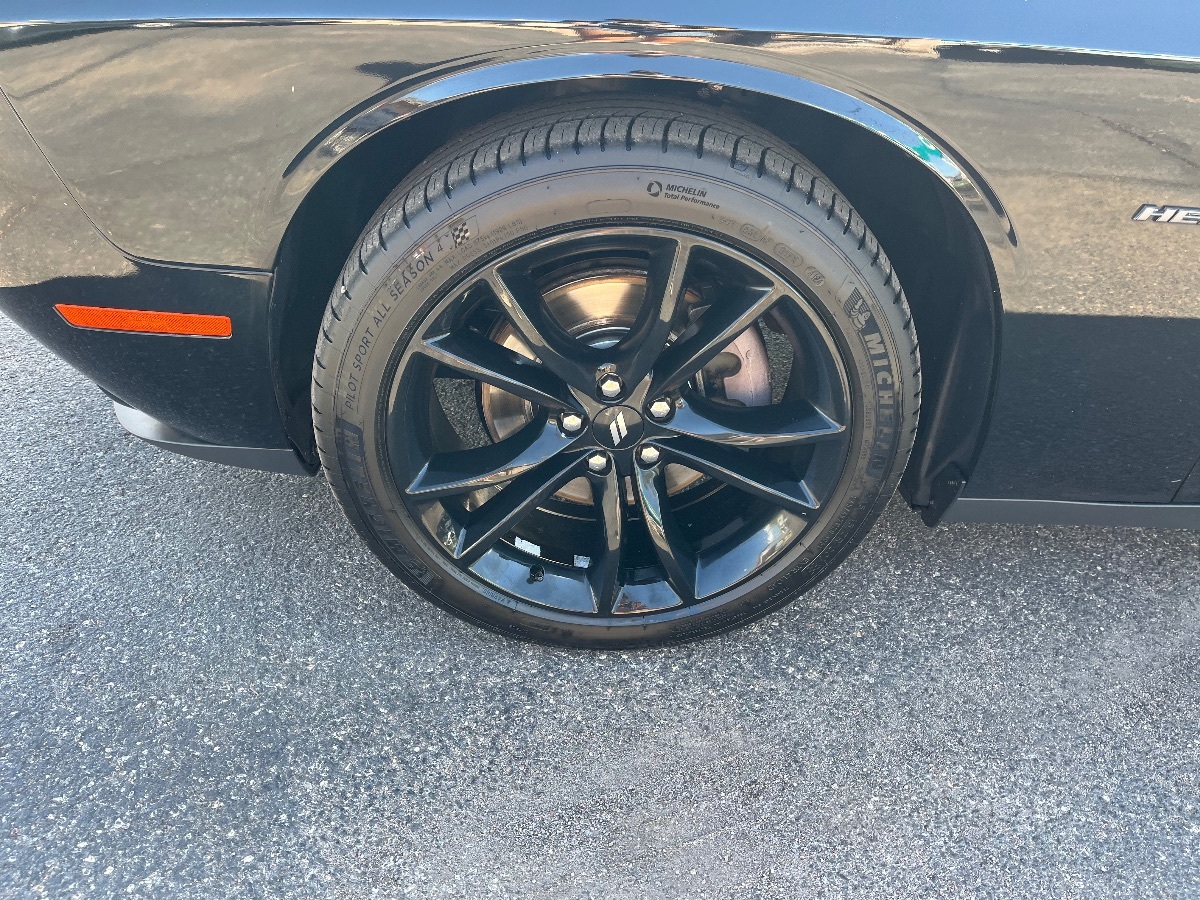 2017 Dodge Challenger R/T photo 34