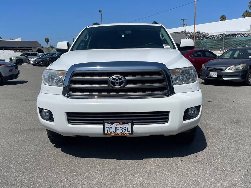 2013 Toyota Sequoia SR5 photo 2