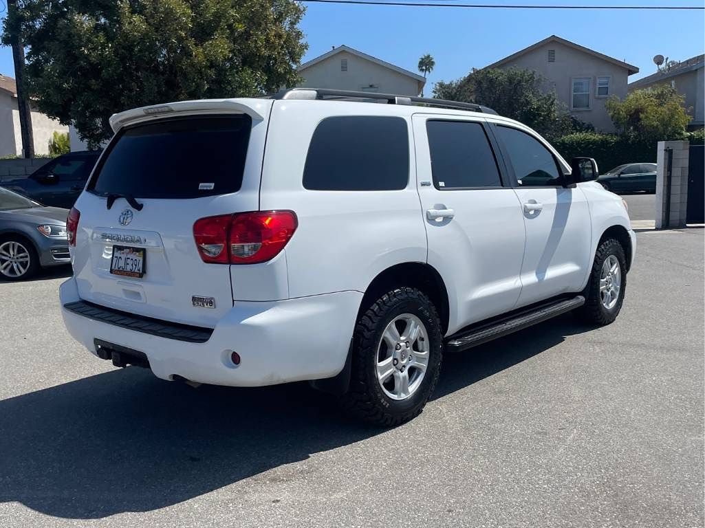 2013 Toyota Sequoia SR5 photo 5
