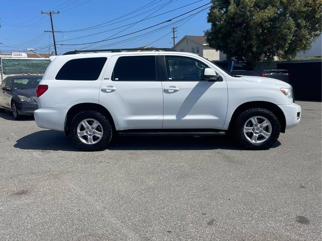 2013 Toyota Sequoia SR5 photo 4