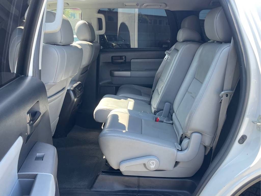 2013 Toyota Sequoia SR5 photo 18
