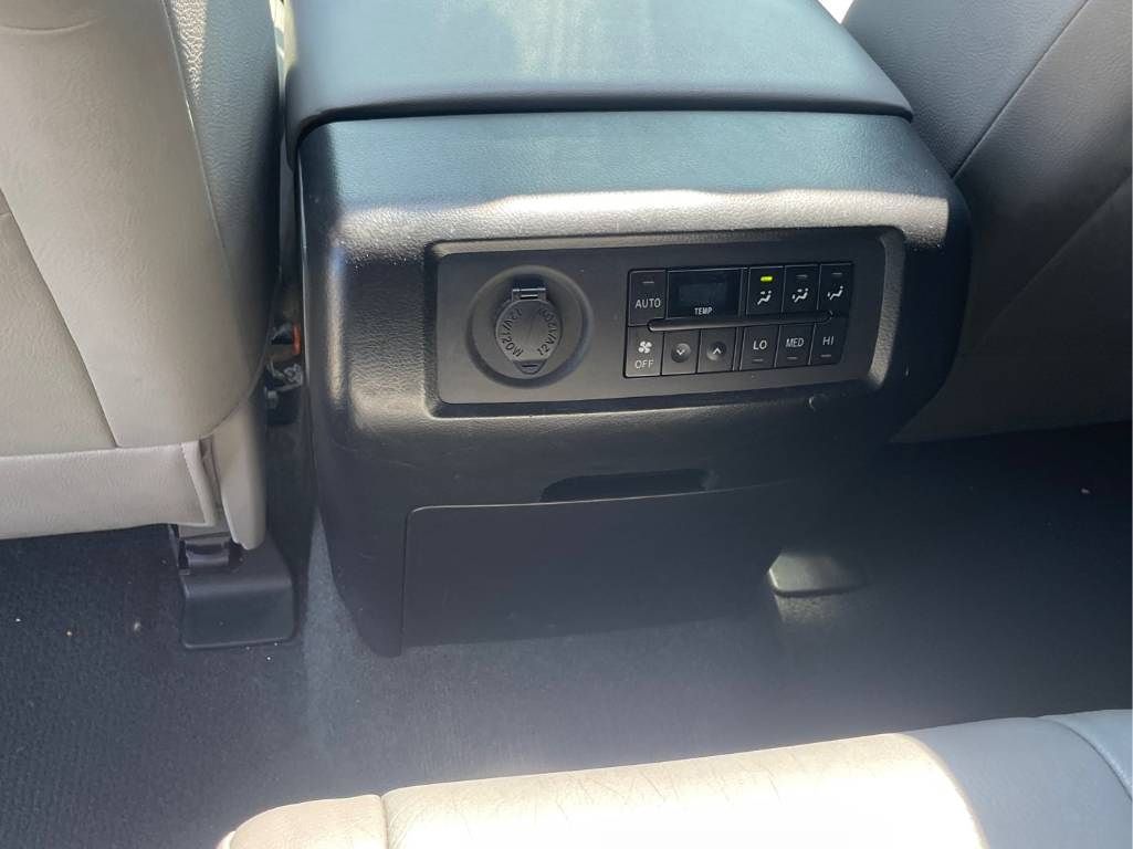 2013 Toyota Sequoia SR5 photo 19