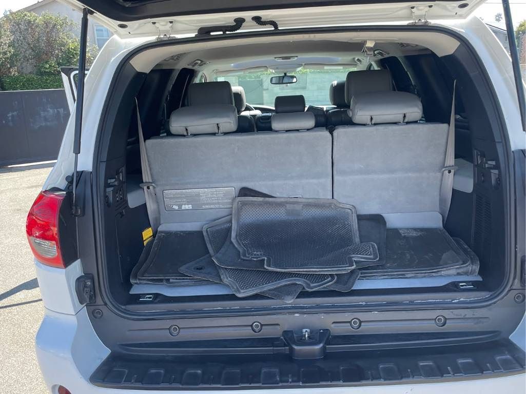 2013 Toyota Sequoia SR5 photo 21