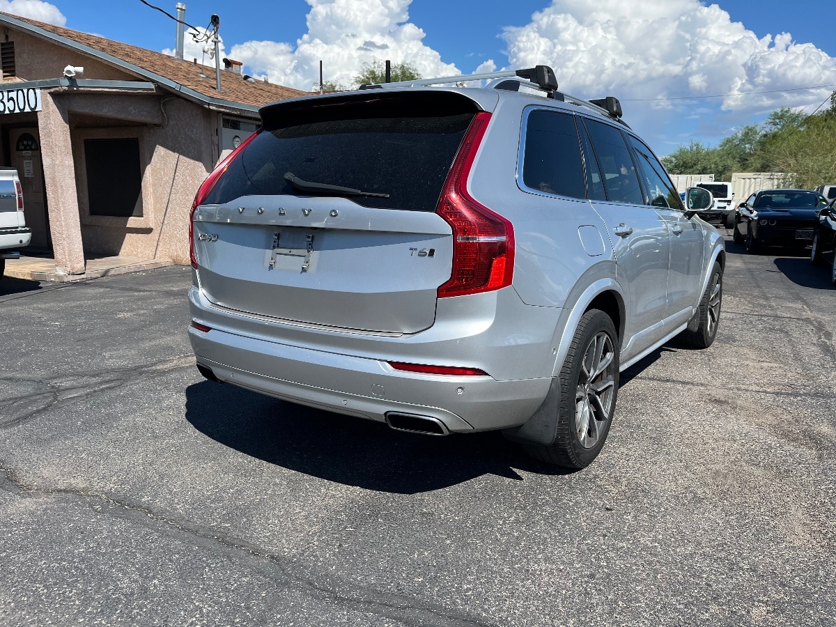 2016 Volvo XC90 T6 Momentum photo 3