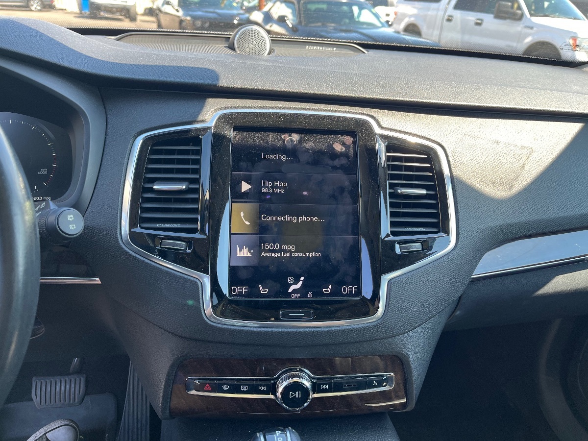 2016 Volvo XC90 T6 Momentum photo 9