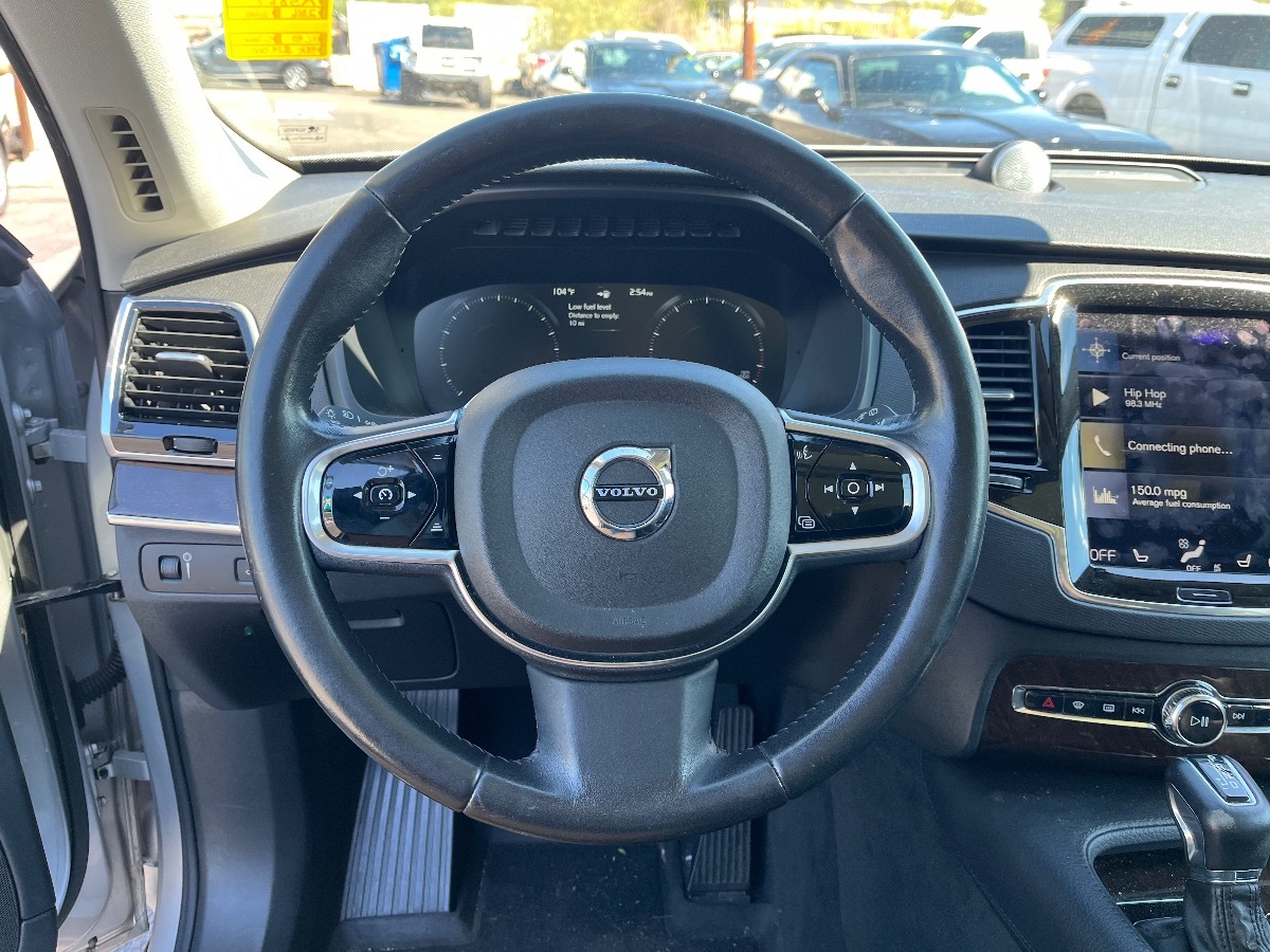 2016 Volvo XC90 T6 Momentum photo 10