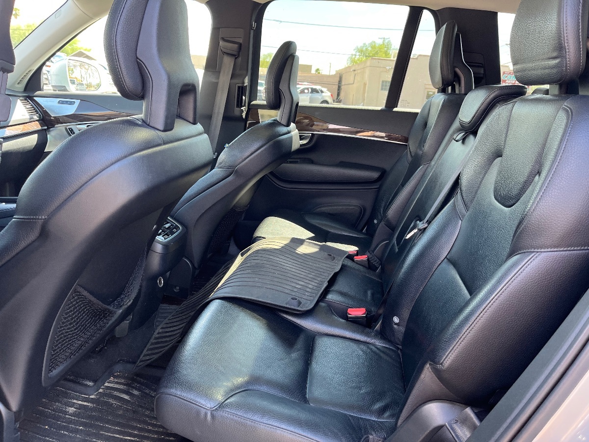 2016 Volvo XC90 T6 Momentum photo 13