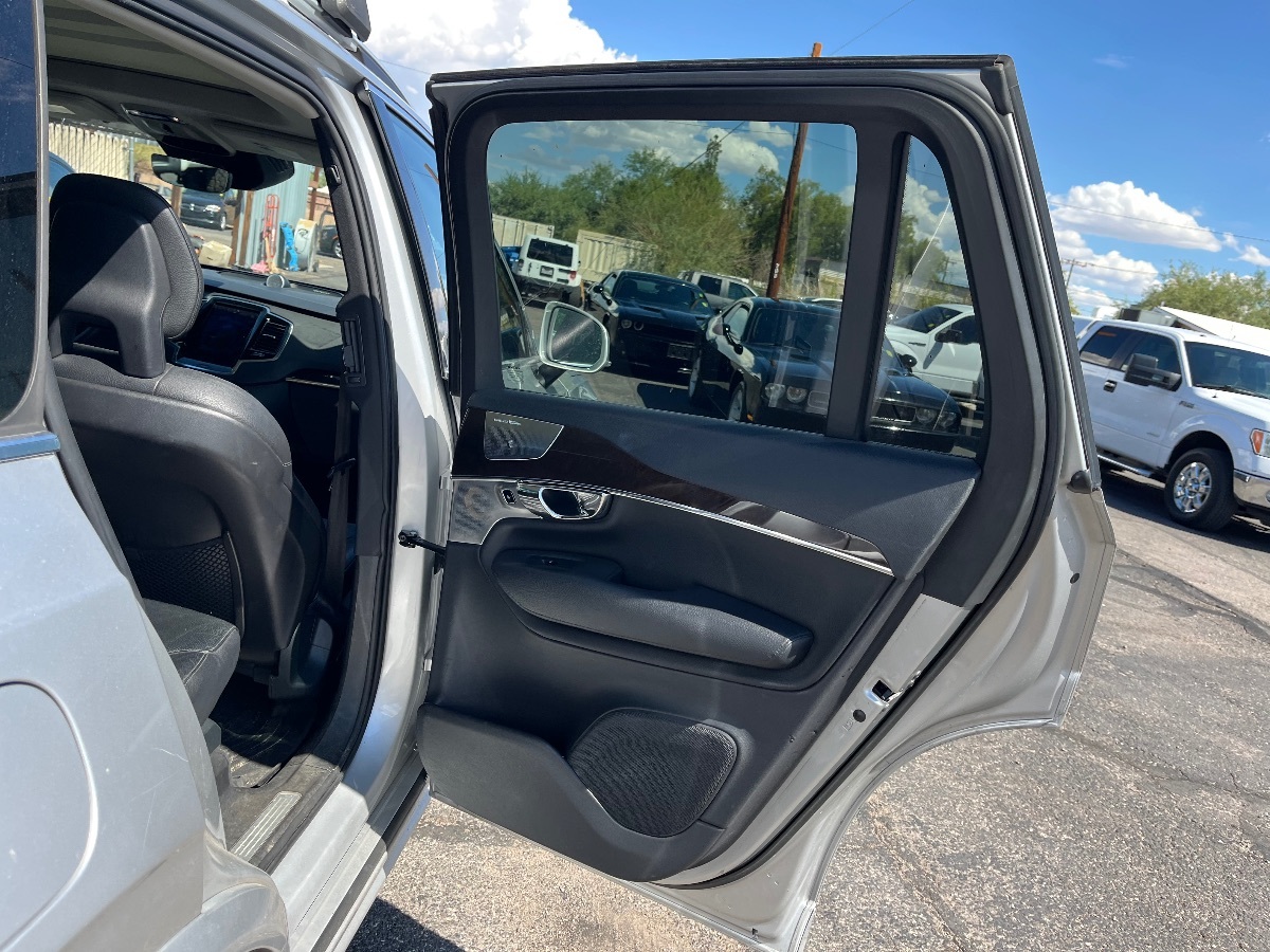 2016 Volvo XC90 T6 Momentum photo 16