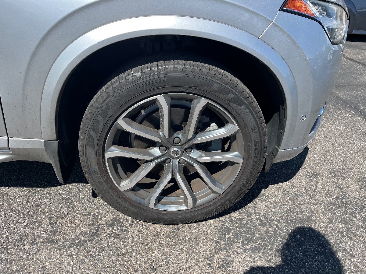 2016 Volvo XC90 T6 Momentum photo 19
