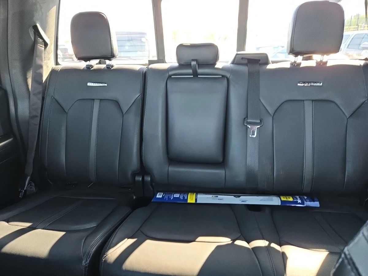 2015 Ford F-150 Platinum photo 9