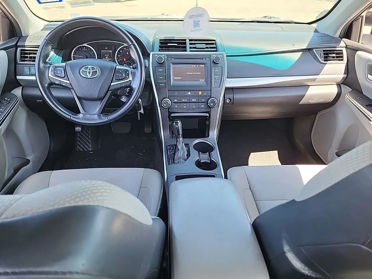 2016 Toyota Camry SE photo 4