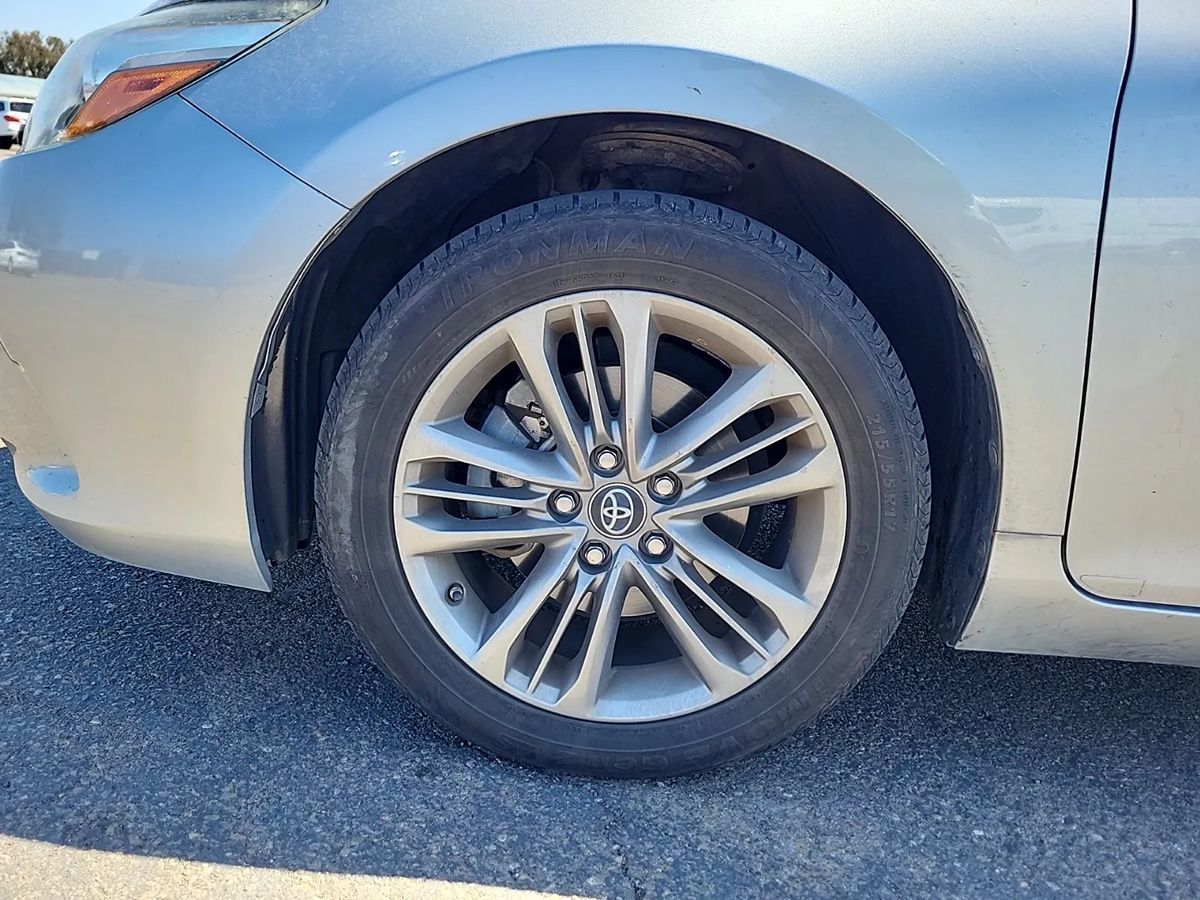 2016 Toyota Camry SE photo 8