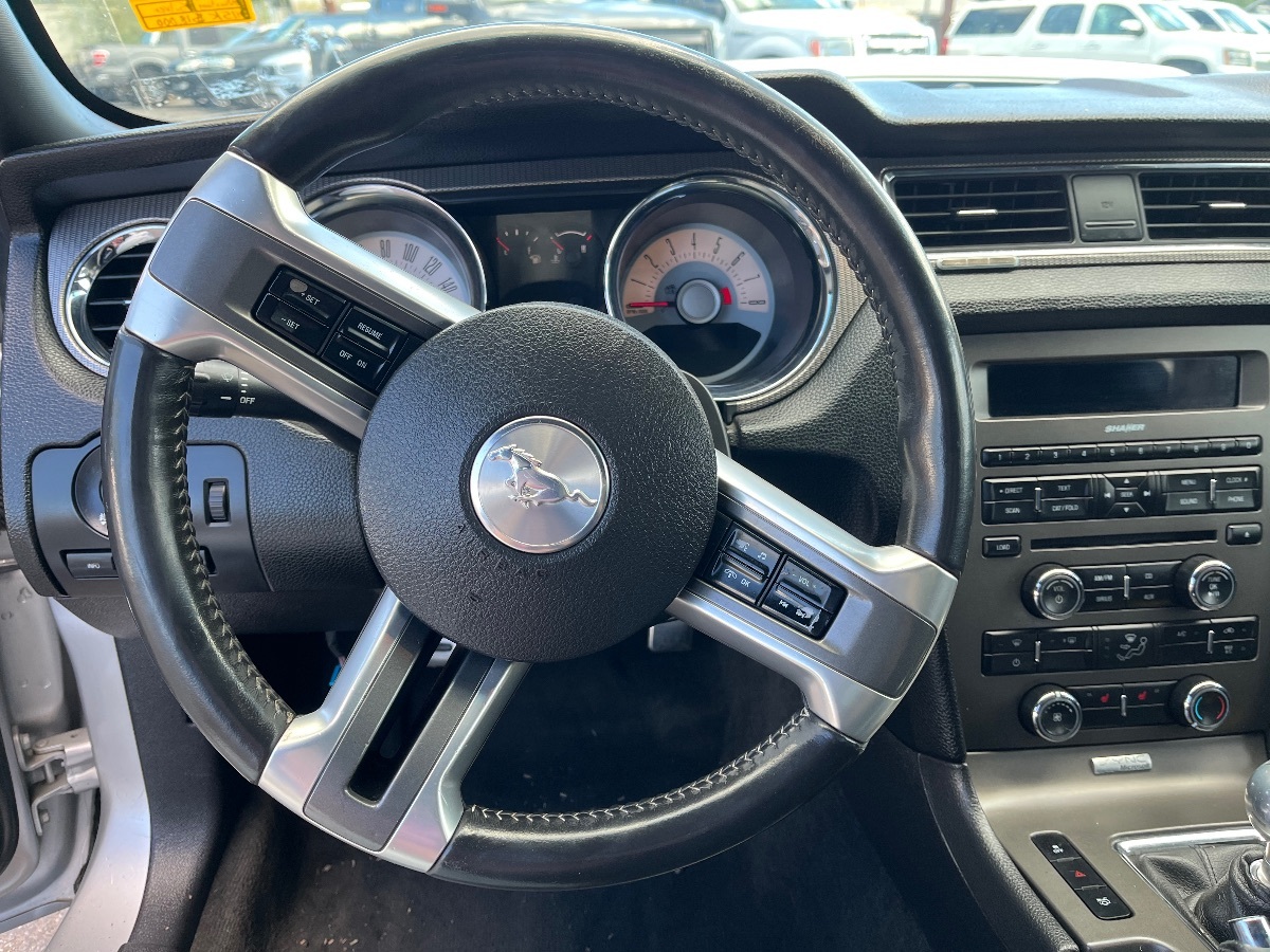 2012 Ford Mustang GT Premium photo 10