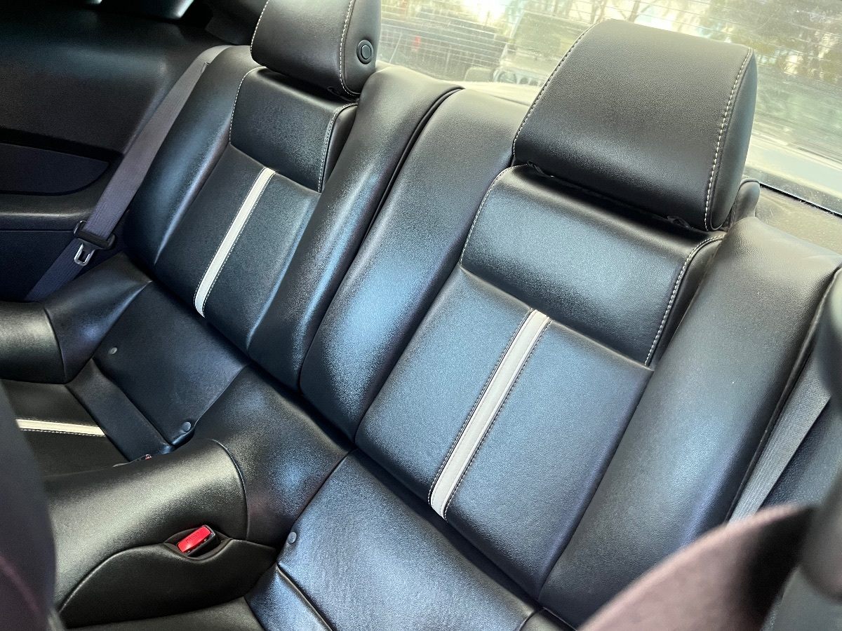 2012 Ford Mustang GT Premium photo 12