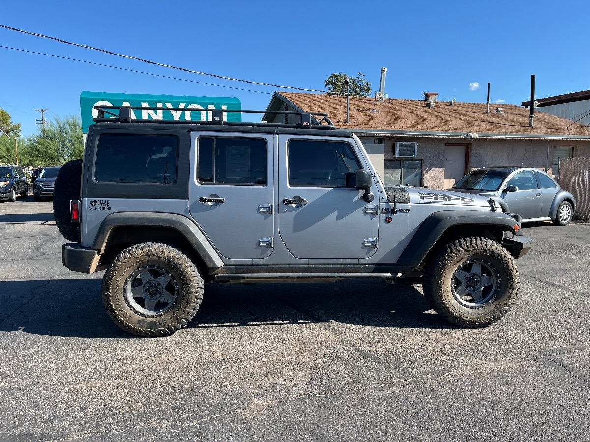 2015 Jeep Wrangler Unlimited Rubicon photo 2