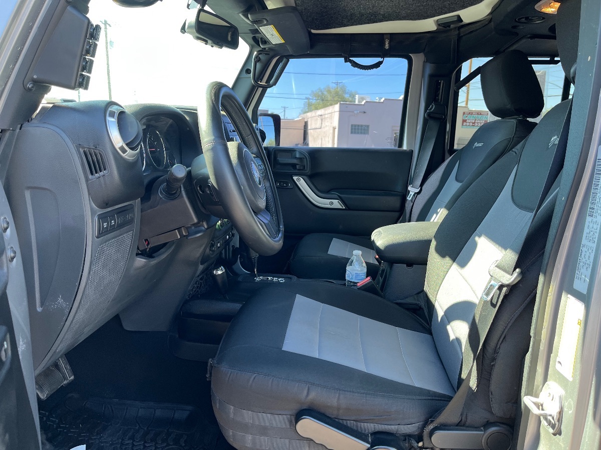 2015 Jeep Wrangler Unlimited Rubicon photo 11