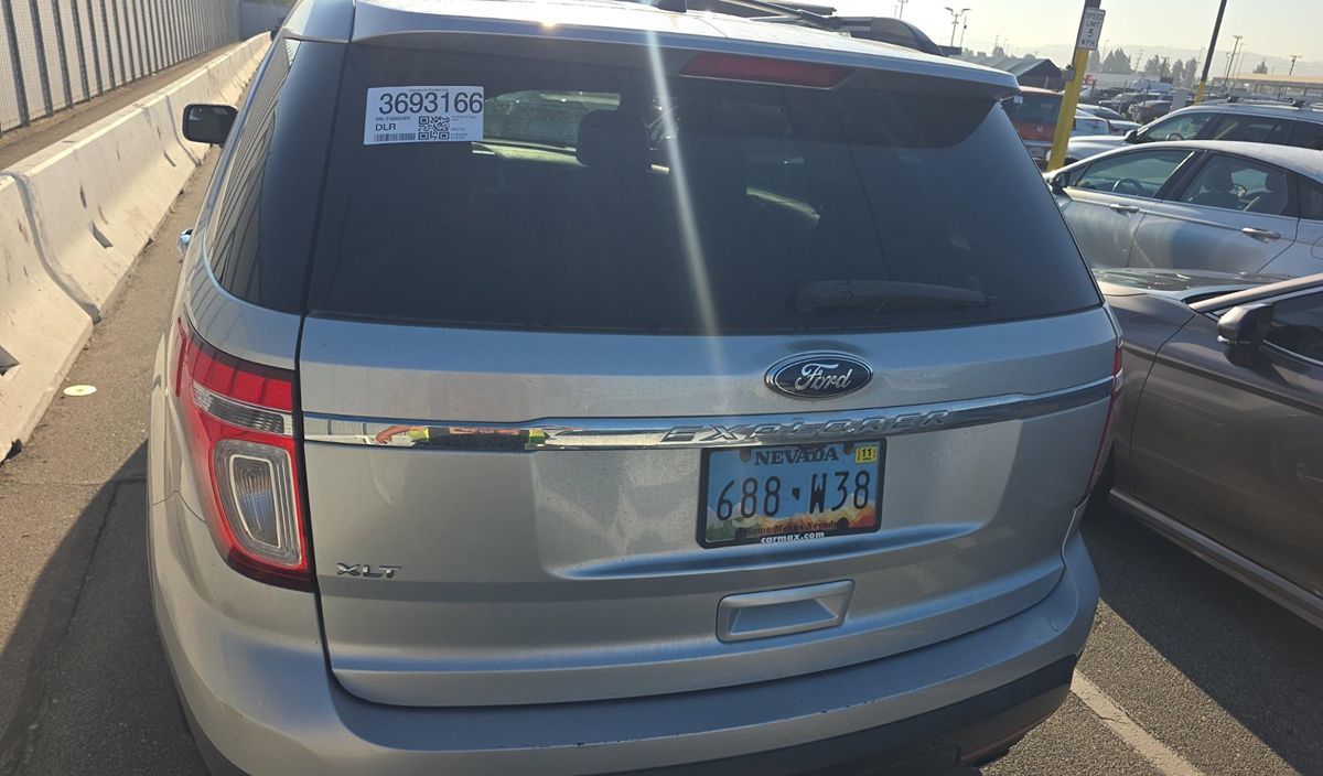 2015 Ford Explorer XLT photo 4