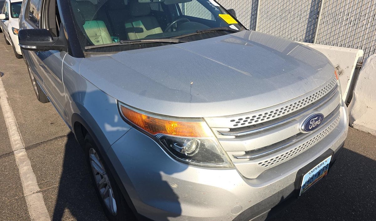 2015 Ford Explorer XLT photo 2