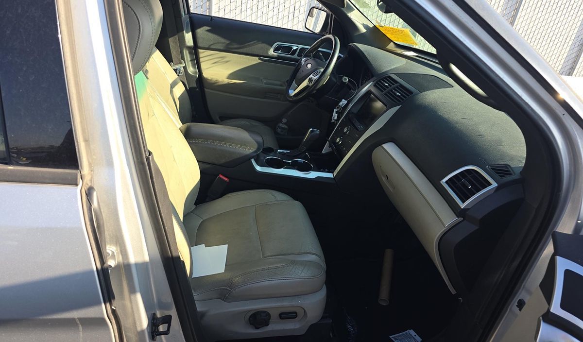 2015 Ford Explorer XLT photo 7