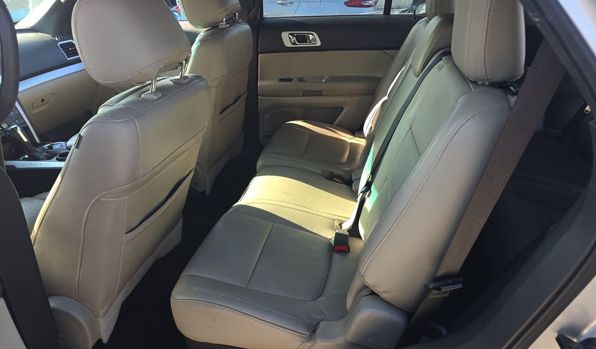 2015 Ford Explorer XLT photo 9