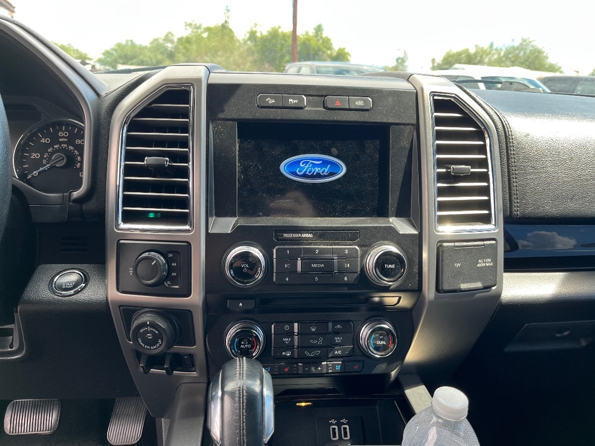2016 Ford F-150 Platinum FX4 photo 9
