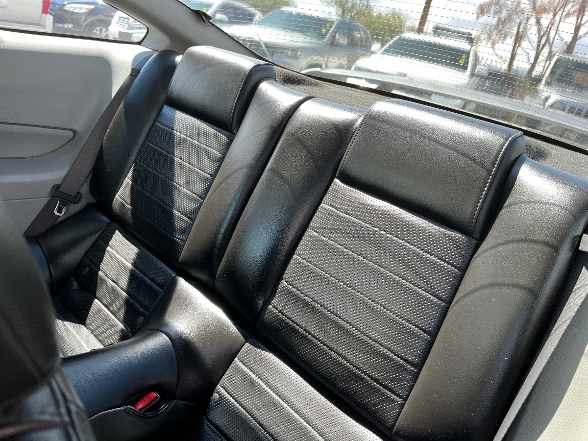 2007 Ford Mustang GT Deluxe photo 9