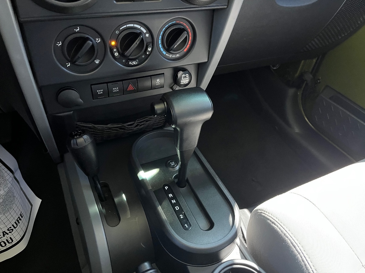 2010 Jeep Wrangler Unlimited Rubicon photo 15