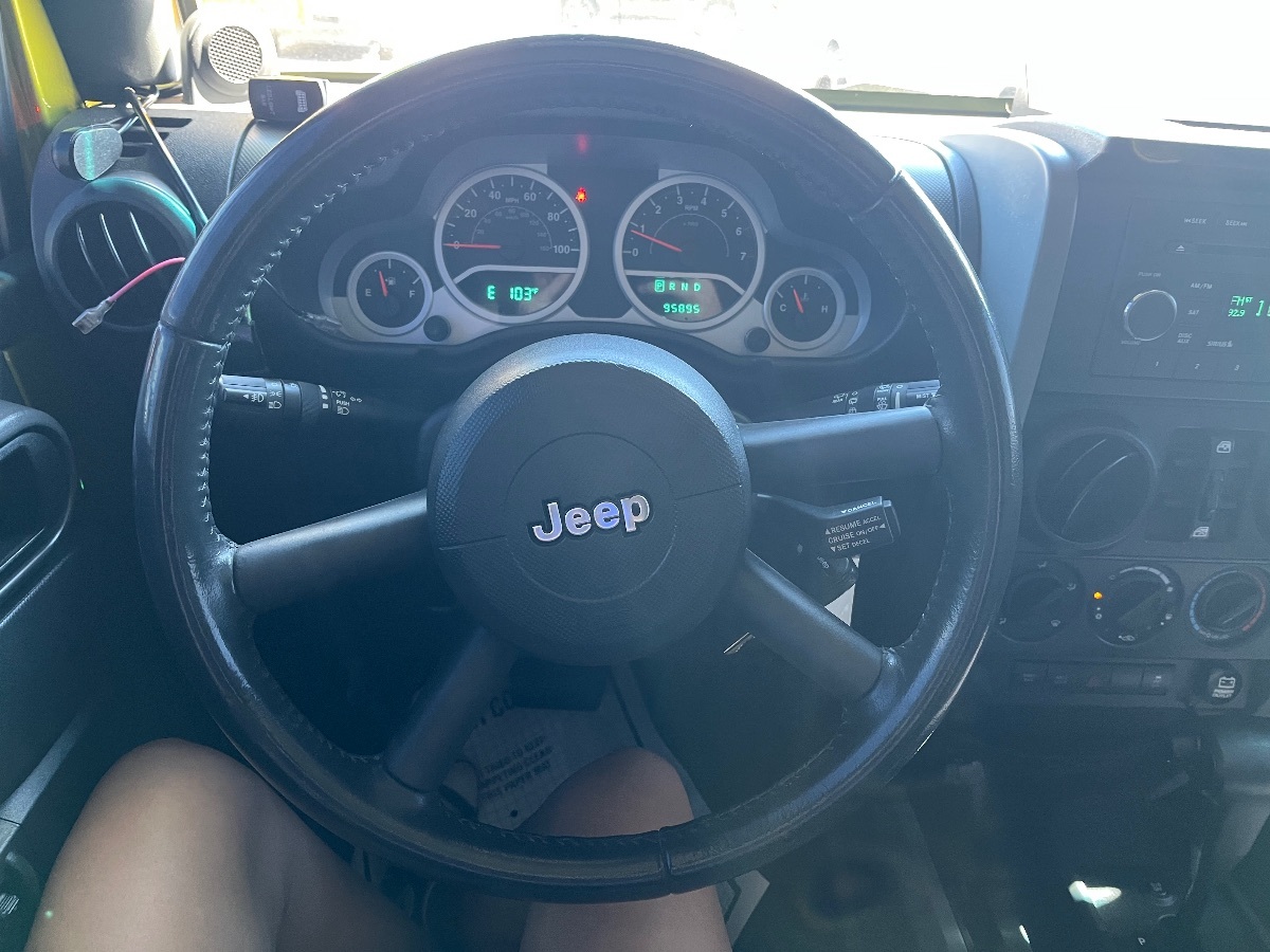 2010 Jeep Wrangler Unlimited Rubicon photo 16