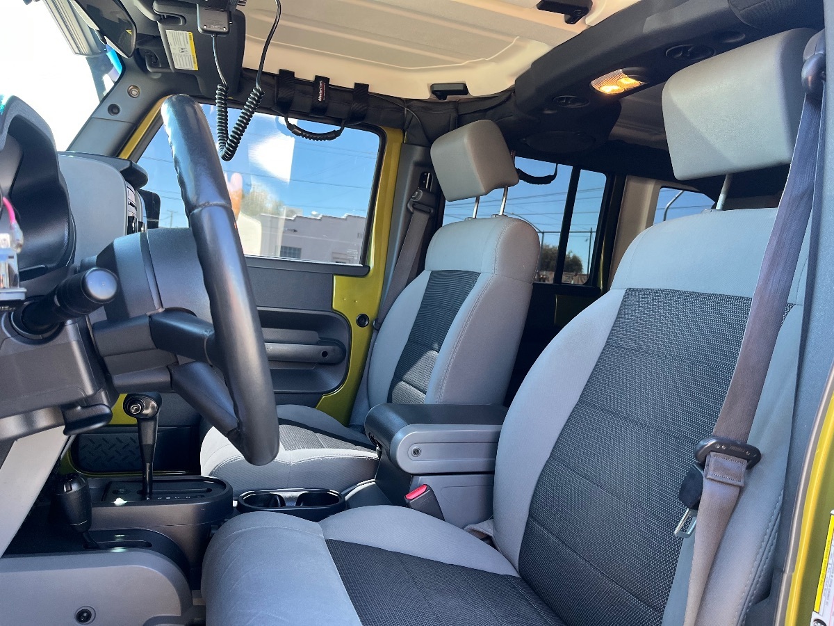 2010 Jeep Wrangler Unlimited Rubicon photo 19