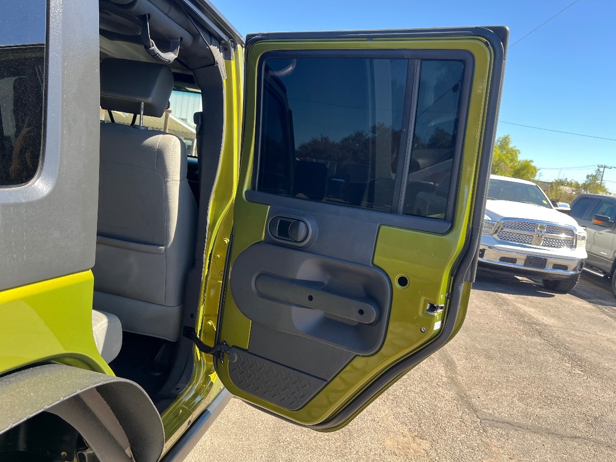 2010 Jeep Wrangler Unlimited Rubicon photo 26