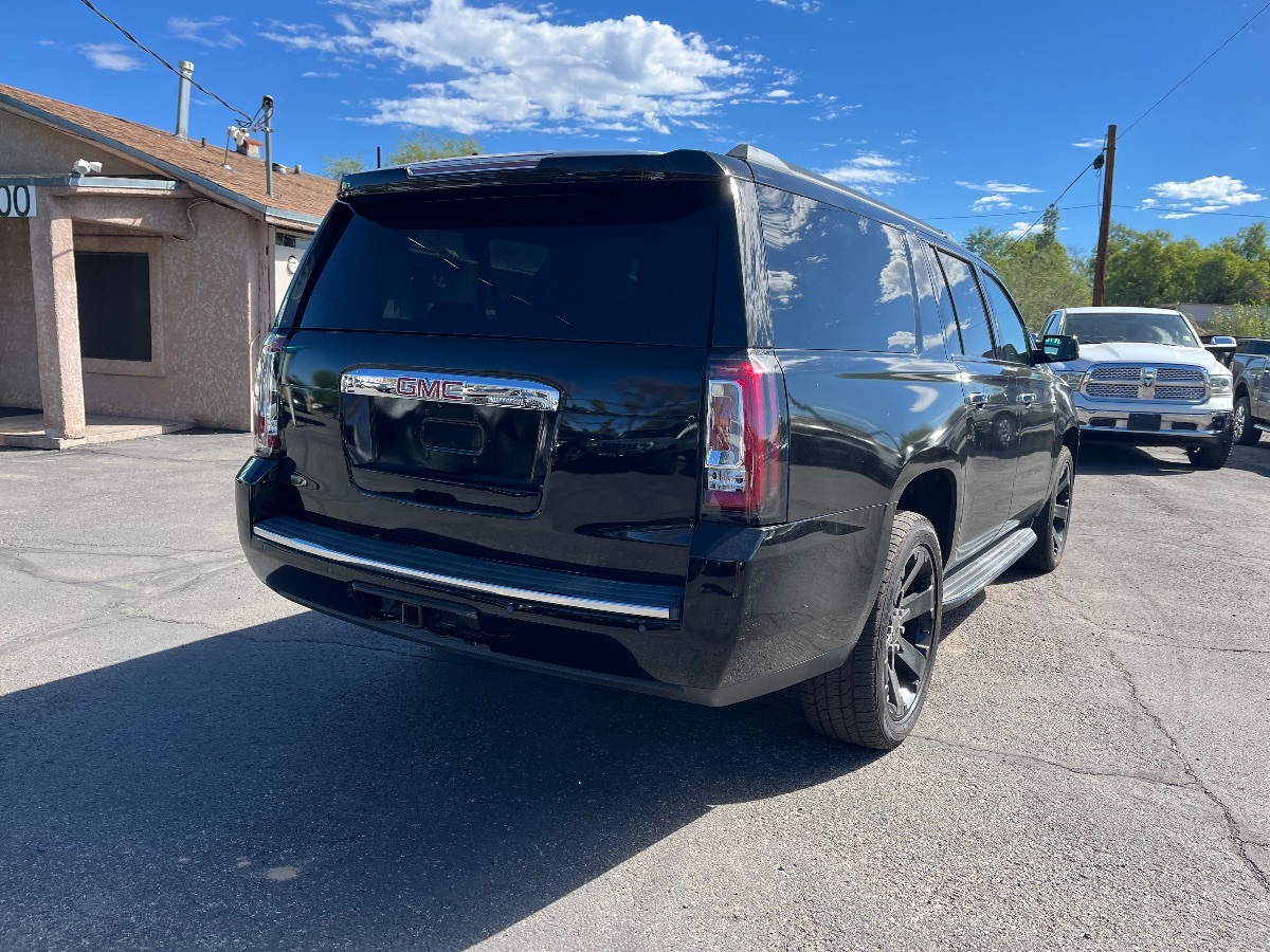 2017 Gmc Yukon XL Denali photo 2