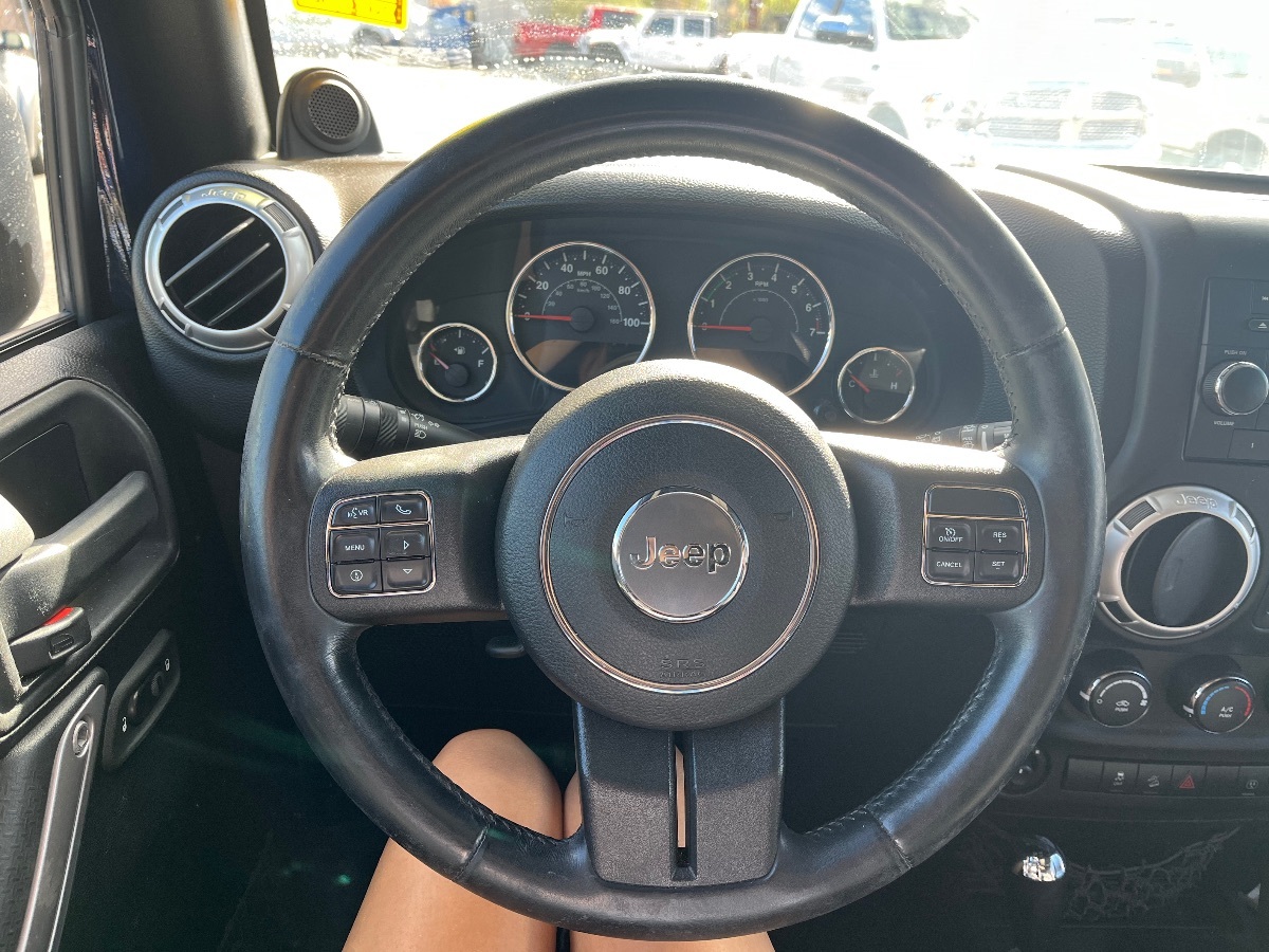 2013 Jeep Wrangler Unlimited Sahara photo 10
