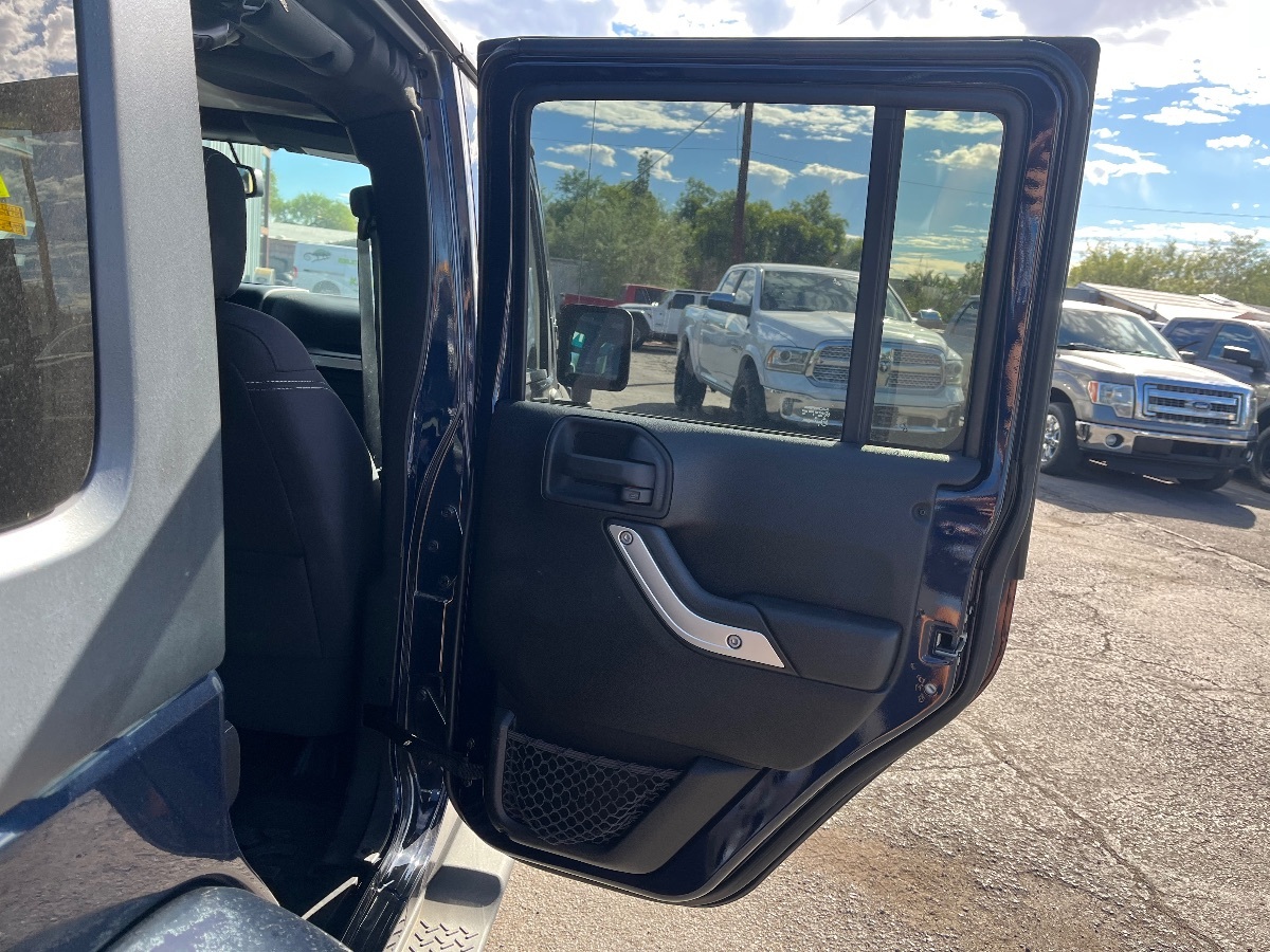 2013 Jeep Wrangler Unlimited Sahara photo 16