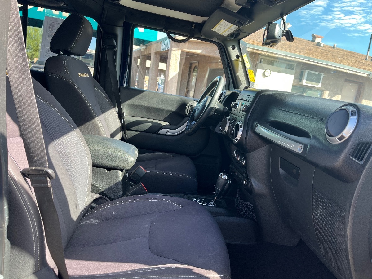 2013 Jeep Wrangler Unlimited Sahara photo 17