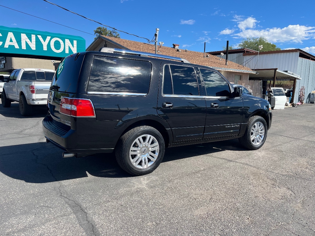 2011 Lincoln Navigator photo 3