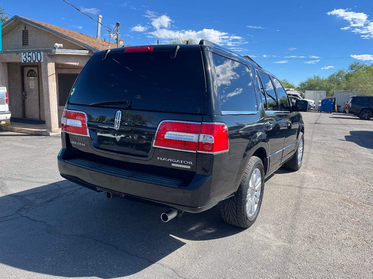 2011 Lincoln Navigator photo 4